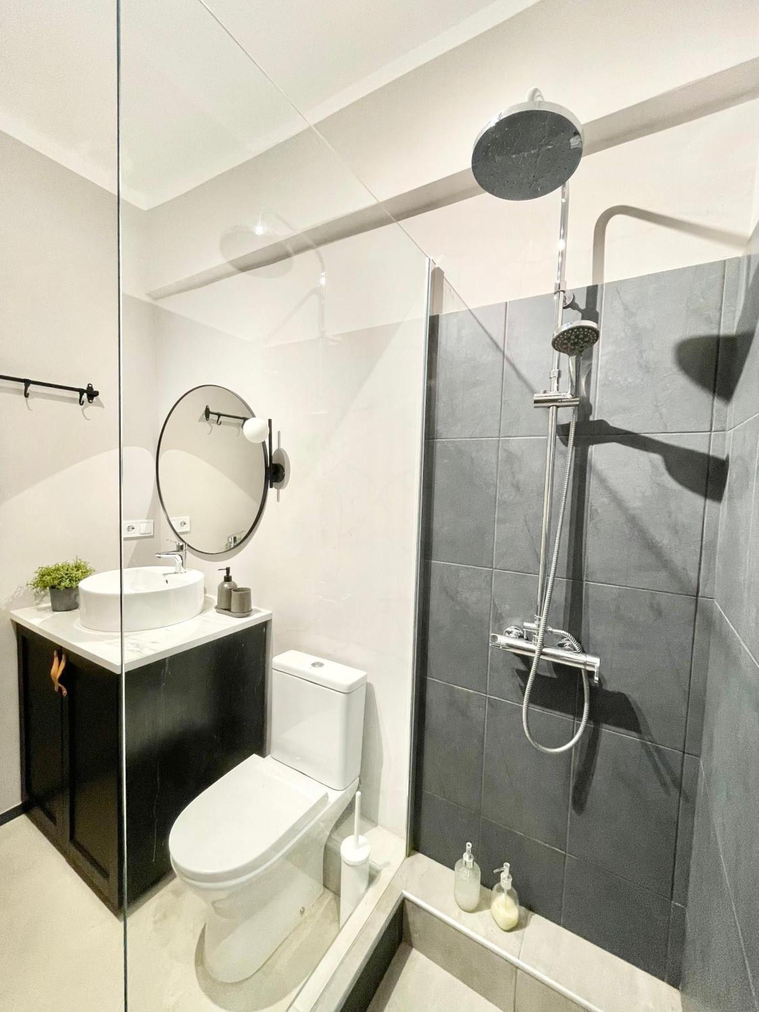 אתונה Comfy And Spacious Two Bedroom Apartment With Balcony מראה חיצוני תמונה