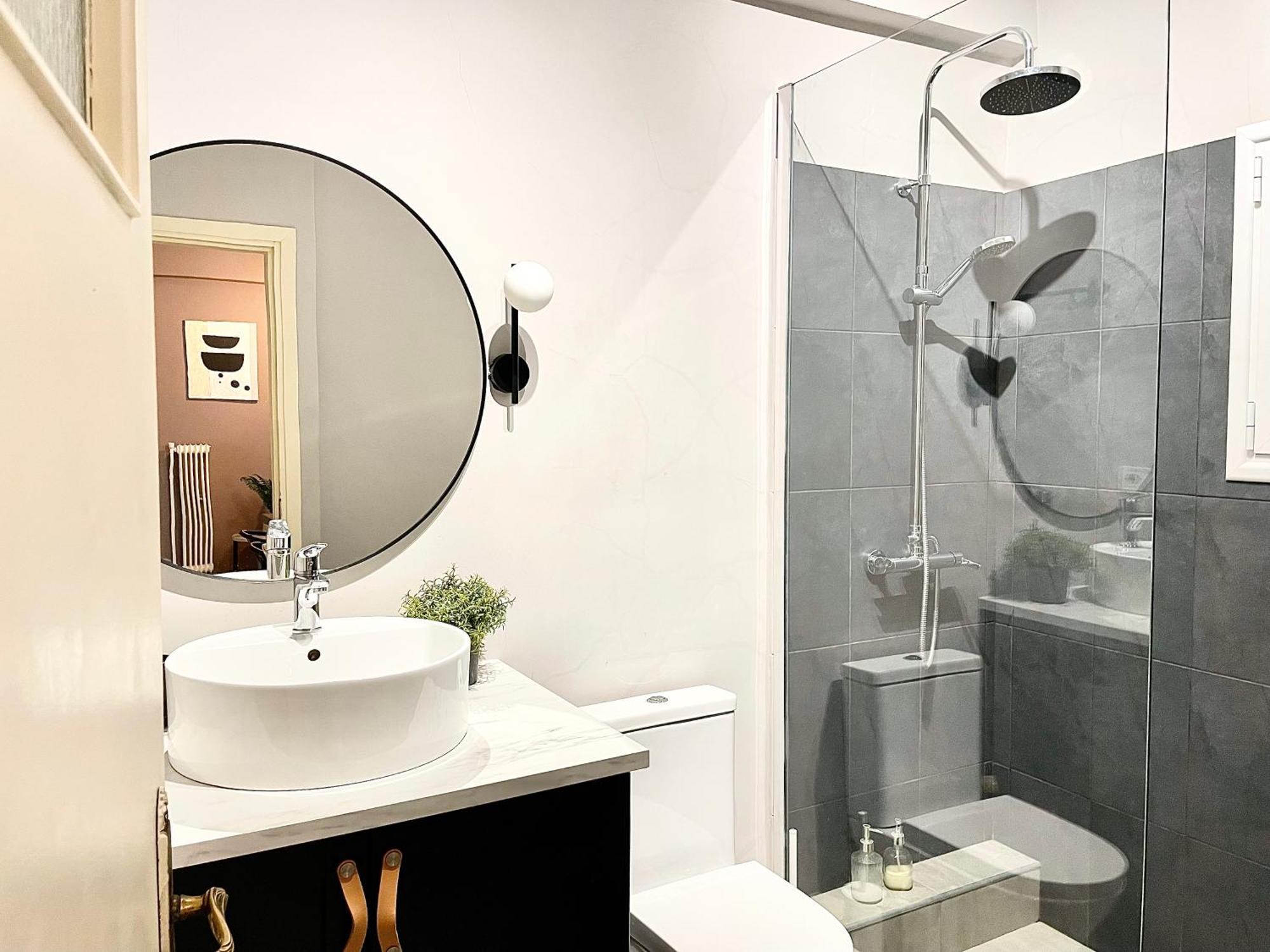 אתונה Comfy And Spacious Two Bedroom Apartment With Balcony מראה חיצוני תמונה